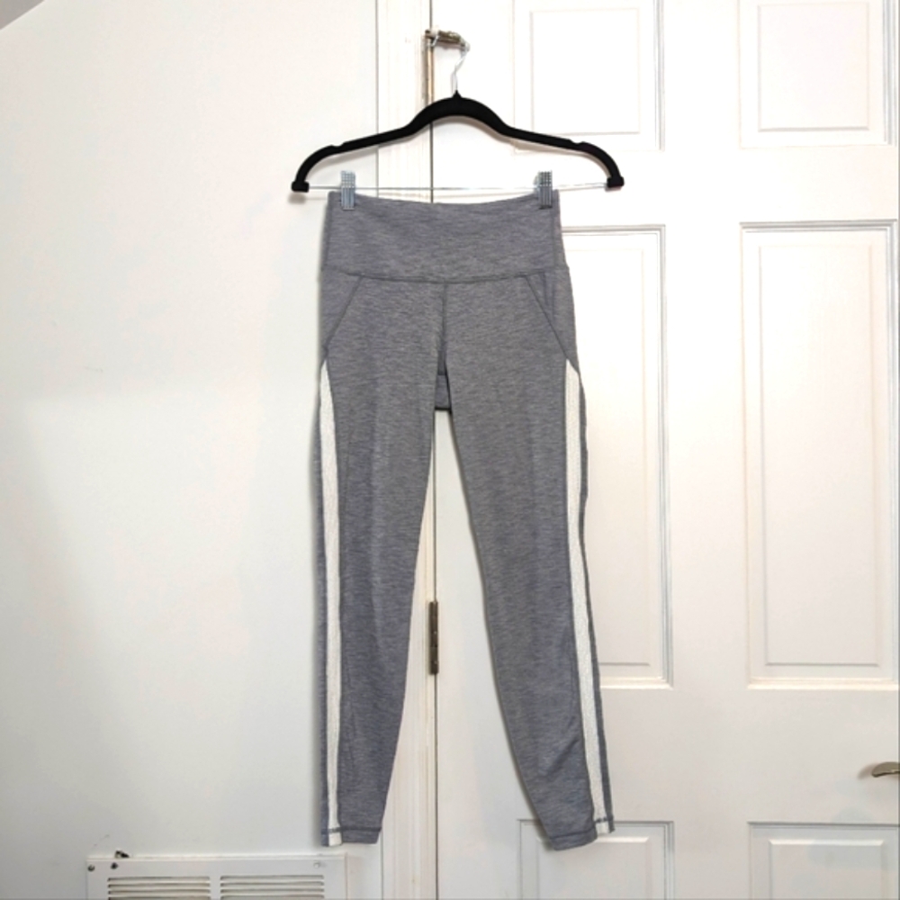 EUC XS Athleta || Chaturanga Grey White Panel Stripe Mesh Accent Cropped Legging